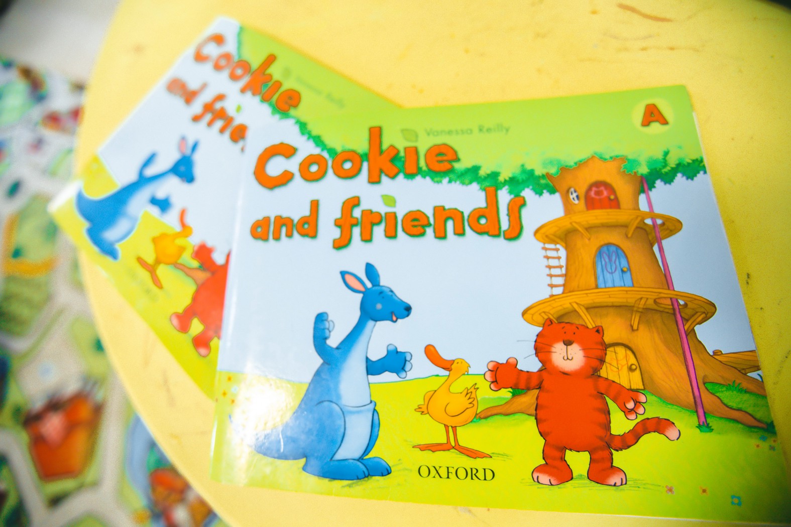 Cookie language. Книга cookie and friends. Cookie and friends учебник английского языка. Cookie and friends Starter игрушка. Cookie and friends герои.